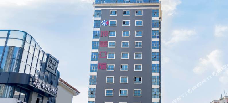 坤善行政酒店(深圳横岗地铁站店)图片