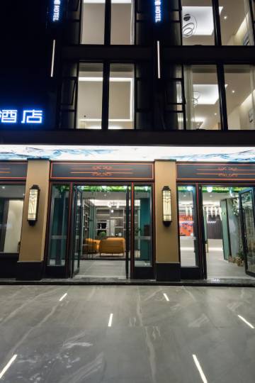 近江油汽车客运东站|距市中心直线1公里江油诗锦神画酒店酒店价格4