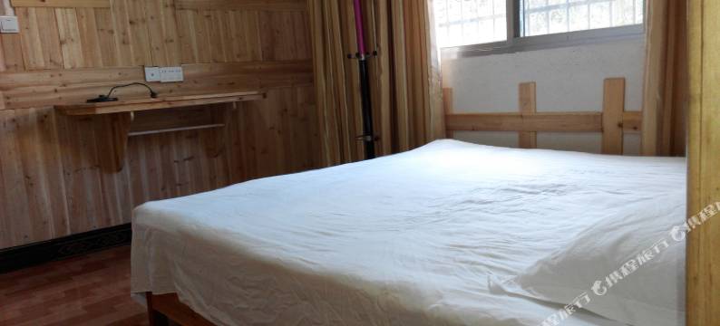 张家界河畔家园图片