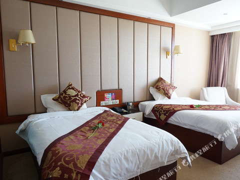 牟定化湖成际大酒店