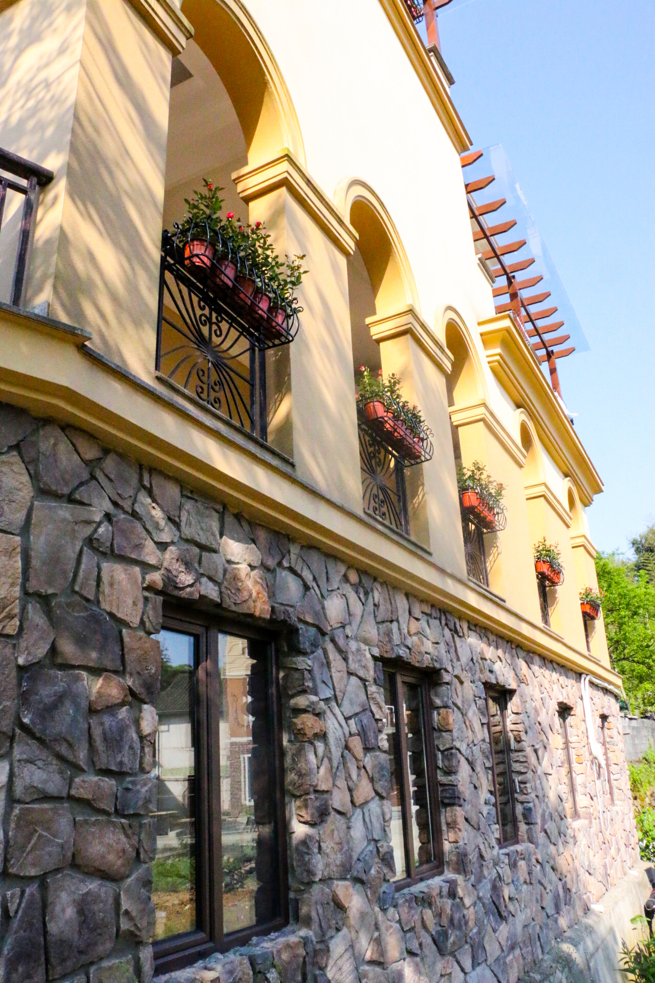 Sangzhu Yishu Hostel Over view