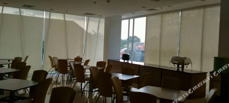 雅加达奇基尼呼啸酒店(Whiz Hotel Cikini Jakarta)图片