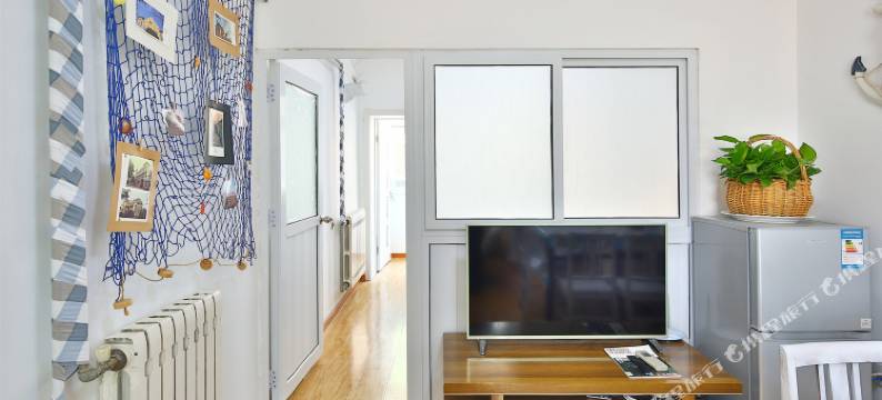 青岛栈桥劈柴院有格调两居室公寓图片