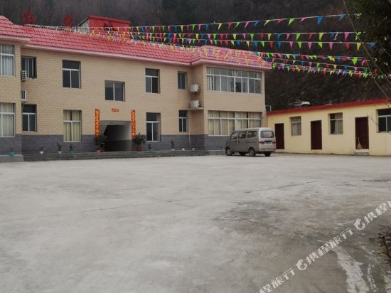 十堰丹江口市武当山伍家岭山庄客栈