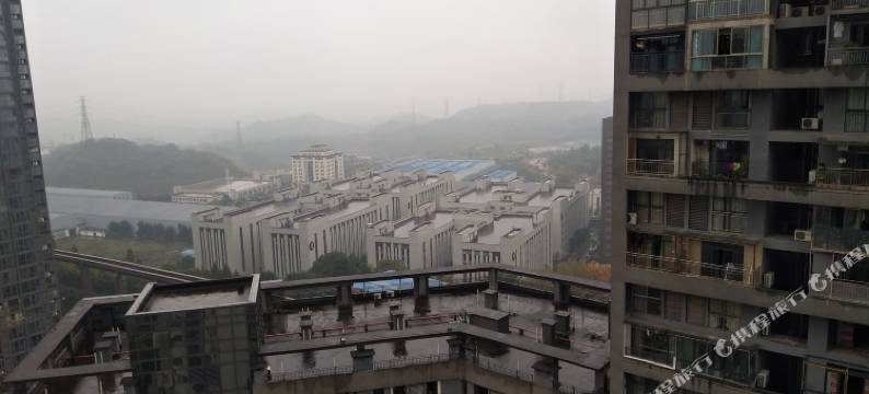 重庆翠云轻轨站阳光宜居两居室普通公寓(分店)图片