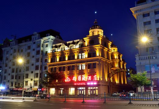 哈尔滨荷月大酒店（师大夜市学府凯德店）外景图