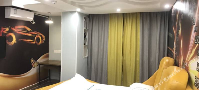 心宿精品主题酒店(三亚商品街港华商业广场店)图片