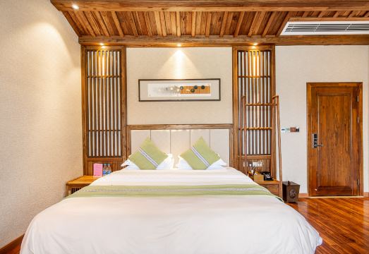 Zhangjiajie Waterfront Huajian Inn Hotel Overview