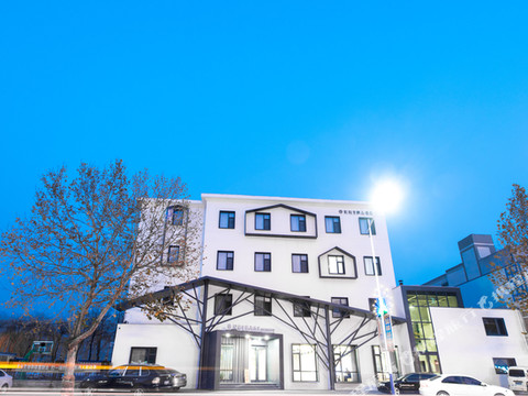 岫岩松格里精品酒店