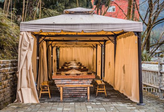 Xiling Snow Mountain Huatian Yueshe HostelHotel Overview