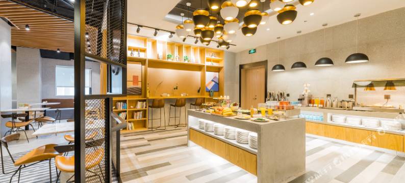 上海虹桥北新泾地铁站亚朵酒店图片