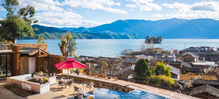 泸沽湖半山阳光精品客栈图片