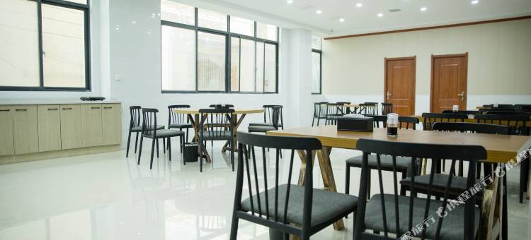 封丘瑞家时尚酒店图片