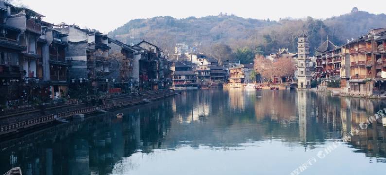 凤凰秋夜山居图片