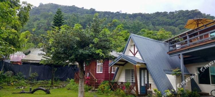花莲在水一方湖畔小屋图片