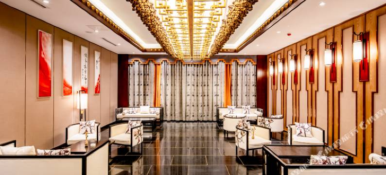 八宿紫宸泊阅大酒店(然乌湖店)图片