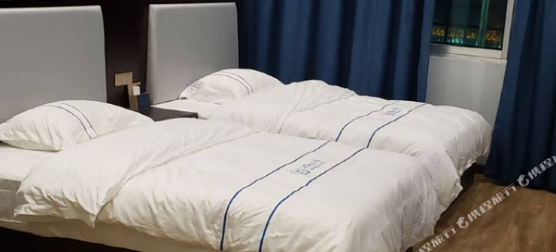 镇雄千佰度酒店图片