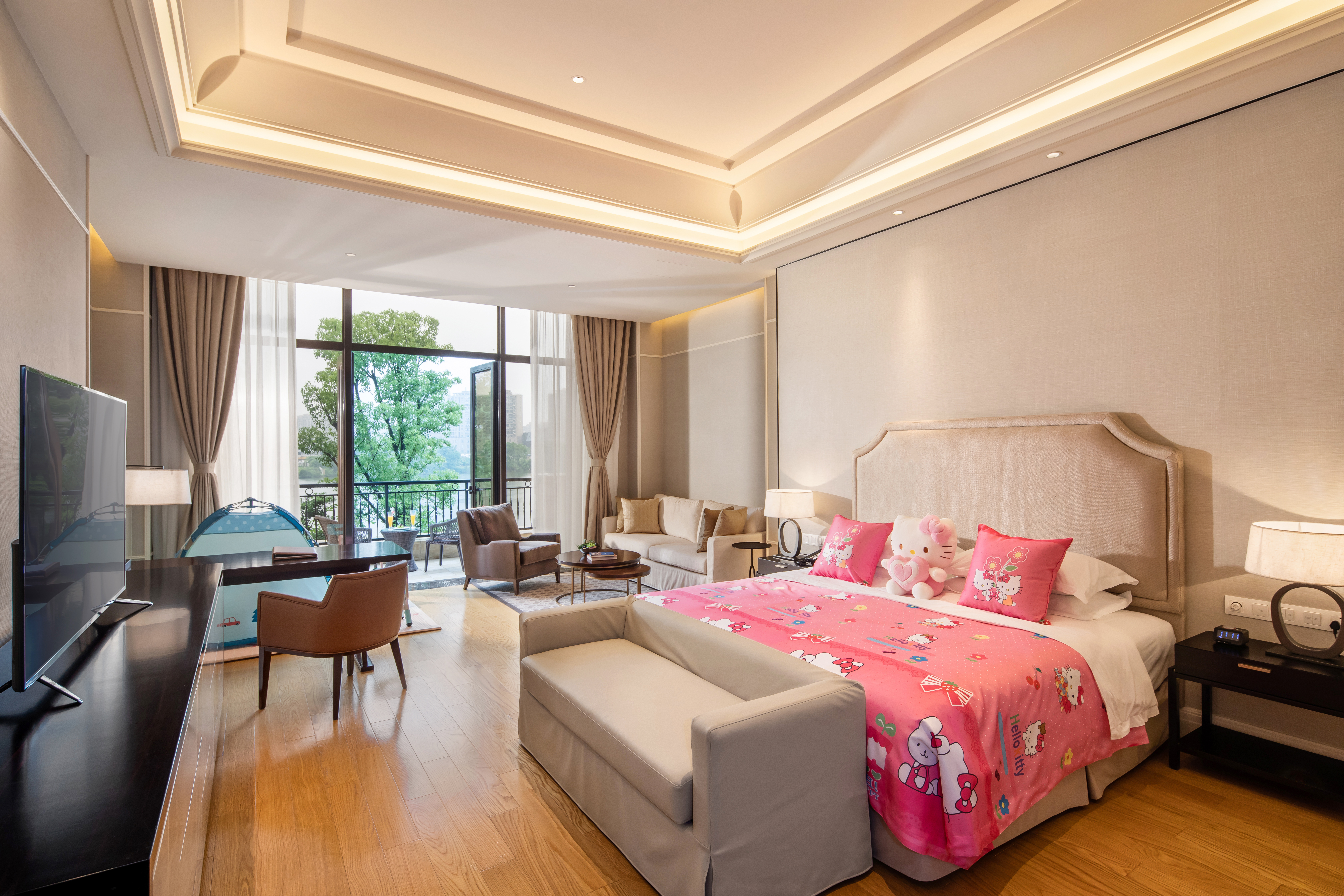 Donghai Xianhucheng Huanglong HotelOver view