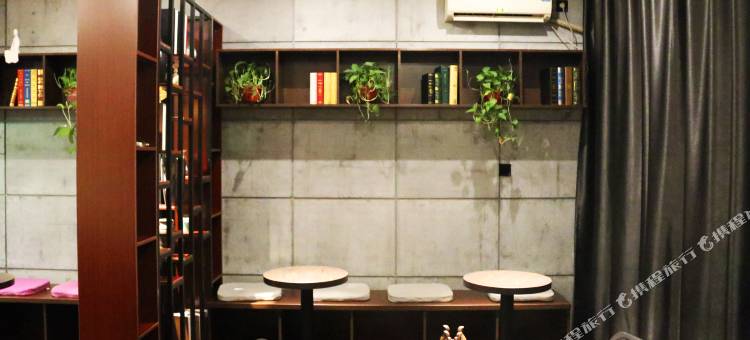 禧燕驿佳陶瓷艺术酒店(淄博山东铝业职业学院店)图片