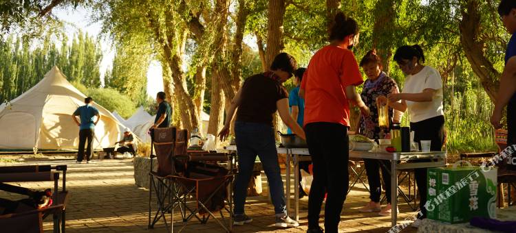 敦煌西行部落·房车自驾游营地图片