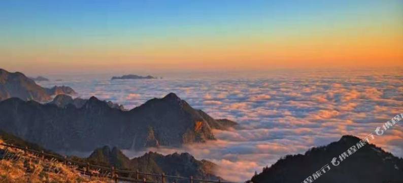 神农架九福商务酒店(大九湖坪阡古镇店)图片