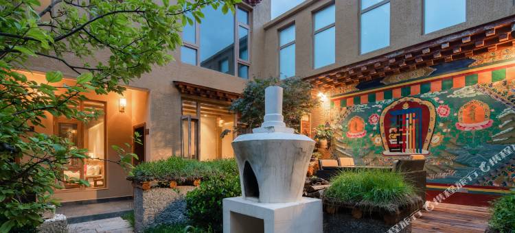 花筑·朗康达·藏遇悠音轻氧供暖轻奢美宿(独克宗古城月光广场店)图片