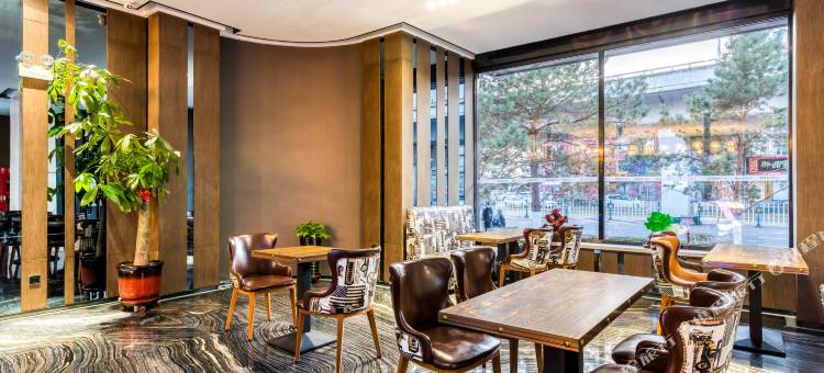 潮漫酒店(哈尔滨中央大街步行街公路大桥地铁站店)图片