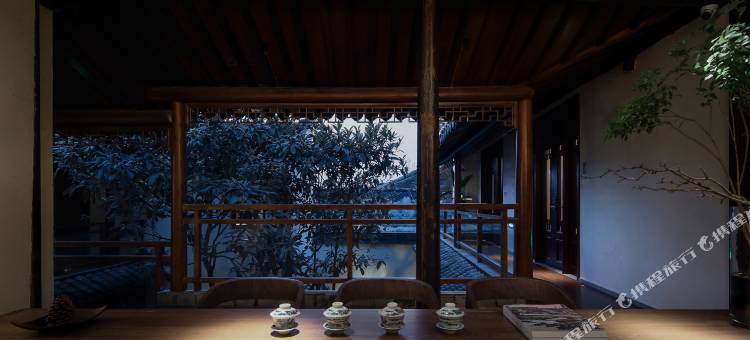 浔书坊・InkRiverside・临河设计师民宿(南浔古镇景区内百间楼店)图片