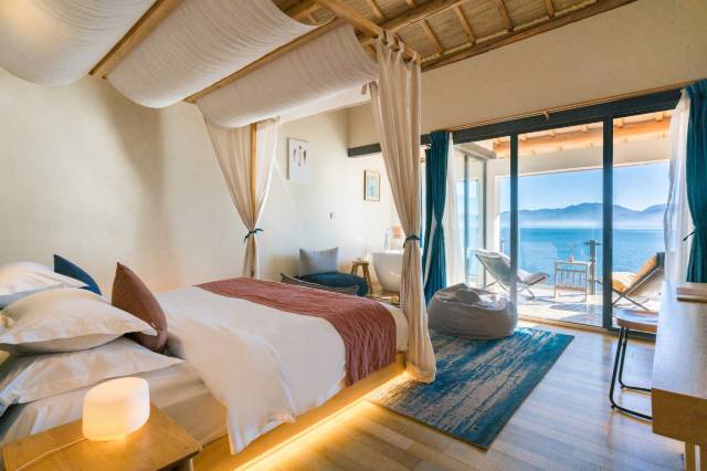 晏坐湖景清奢民宿(泸沽湖猪槽船游湖大落水村店)图片