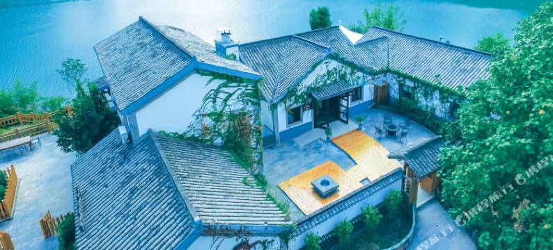 云里雾里精品民宿(千岛湖宋村湖畔居店)图片