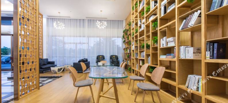 康费尔特大酒店(佛山华夏陶瓷博览城店)图片