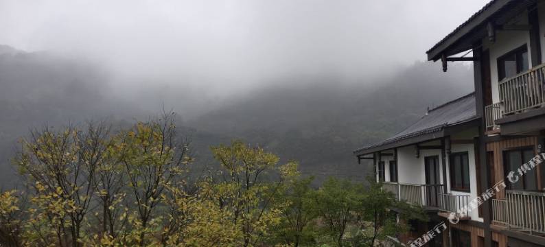 峨眉山云居时光民宿(洪门街分店)图片