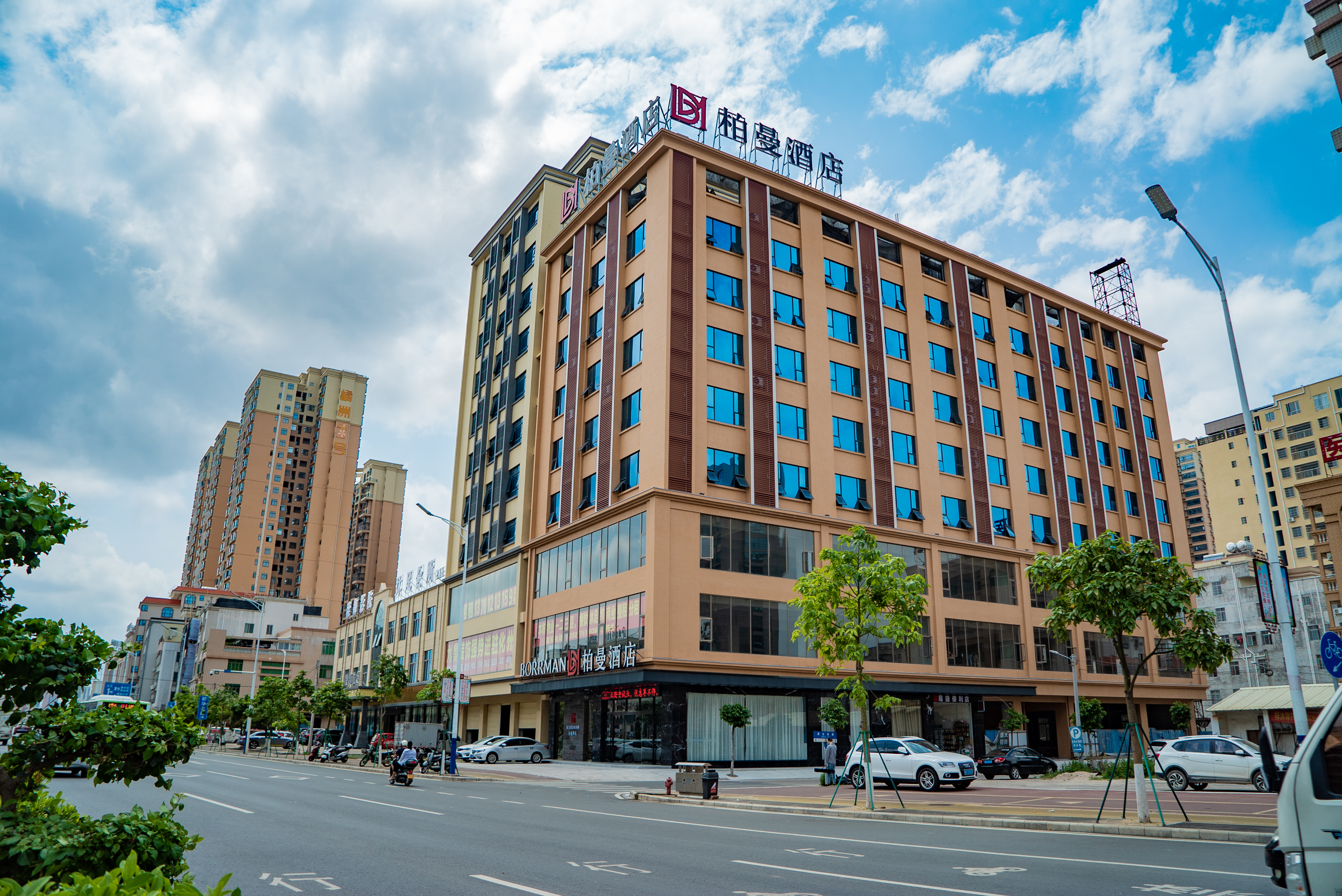 Borrman Hotel (Huazhou Beijing East Road) Over view