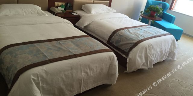 野三坡主要包括6个景区:百里峡,拒马河,佛洞塔,白草畔国家森林公园