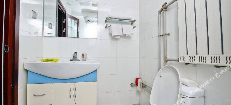 华美酒店(西安钟楼地铁站回民街店)图片