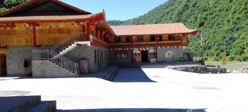 平武格桑美朵避暑山庄图片