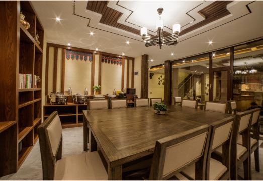 Shangri-La Flower Jinzhao Boutique Inn (Dukezong Ancient City Branch) Hotel Overview