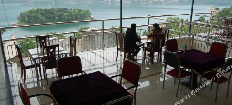 雷波马湖骏景酒店图片