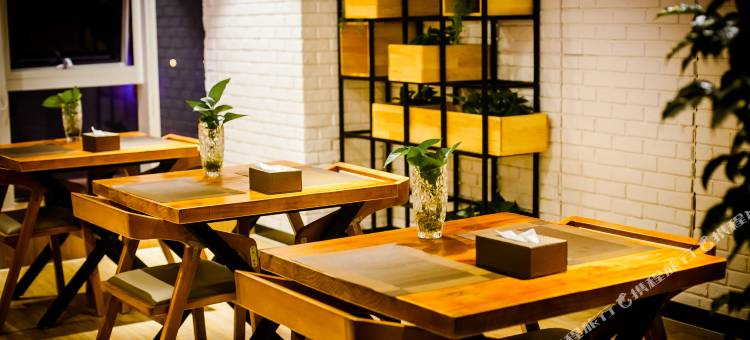 昌吉陌么·逸尚精品酒店(新疆医科大学附属医院昌吉分院店)图片