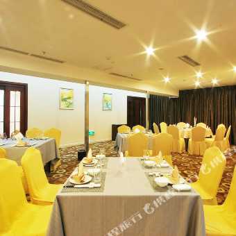 鸿腾酒店老总_巨腾国际老总图片