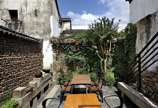 Sansheng Yizhai Hostel Hotel Overview