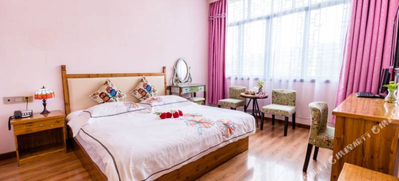 凤鸣山居·水墨江南主题酒店(宏村景区外店)图片