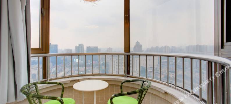 西安小寨商圈地铁沿线168平3室时尚公寓图片