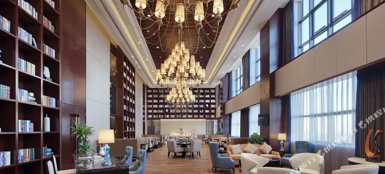 东方银座酒店(沈阳铁西浑河西峡谷生态公园店)图片