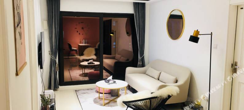 平行世界自助公寓(武汉大学店)图片