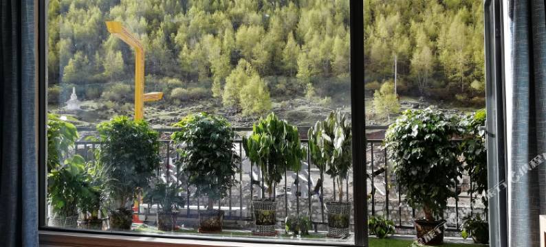 四姑娘山小桥流水人家客栈图片