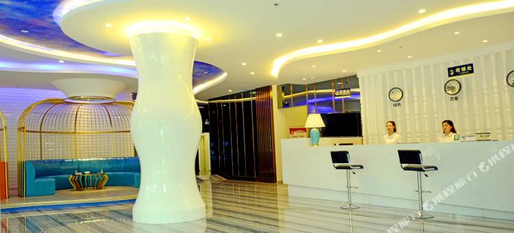 兴仁E恋主题酒店图片