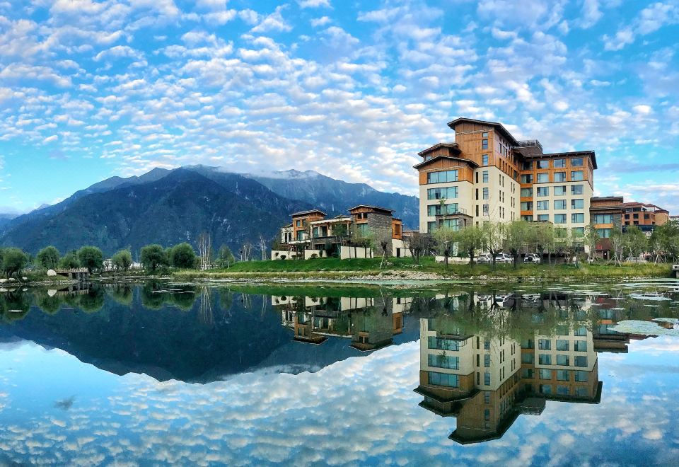 Grand House Tingyue LinzhiHotel Overview