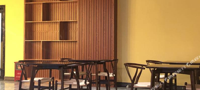 萨嘎鑫泰全季酒店图片