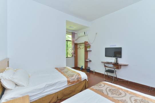 五指山云丹红酒店